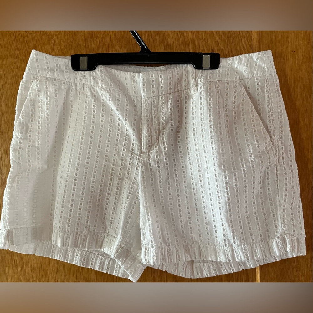 Merona women’s white shorts, eyelet pattern timeless summer neutral size 8